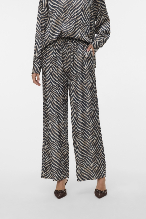 Vero Moda zwarte dames broek | Model vooraanzicht