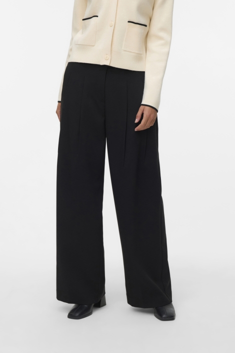 Vero Moda zwarte dames broek | Model vooraanzicht