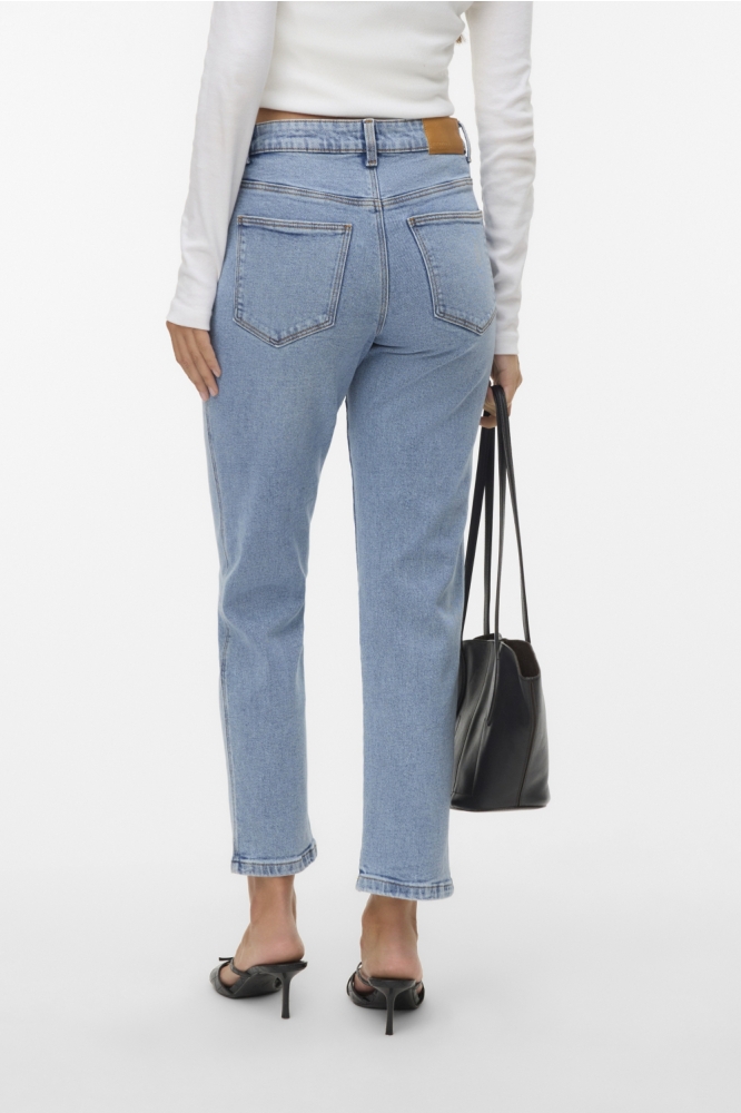 Vero Moda blauwe dames jeans | Model achteraanzicht