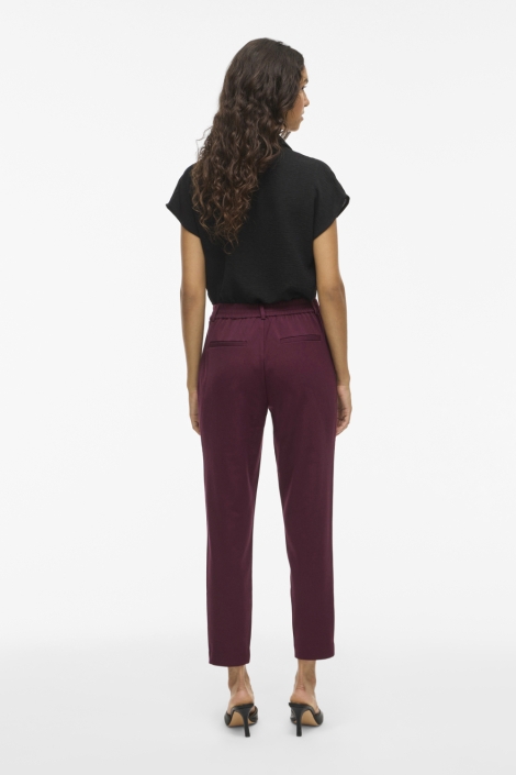 Vila bordeaux dames broek | Model achteraanzicht