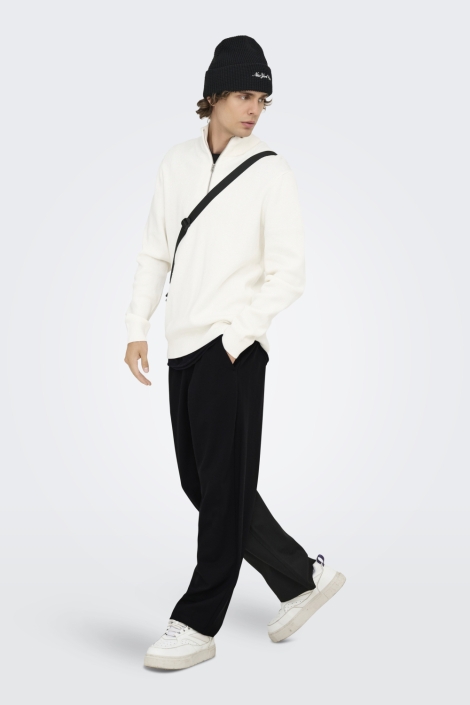 Only & Sons zwarte heren broek | Model zijaanzicht