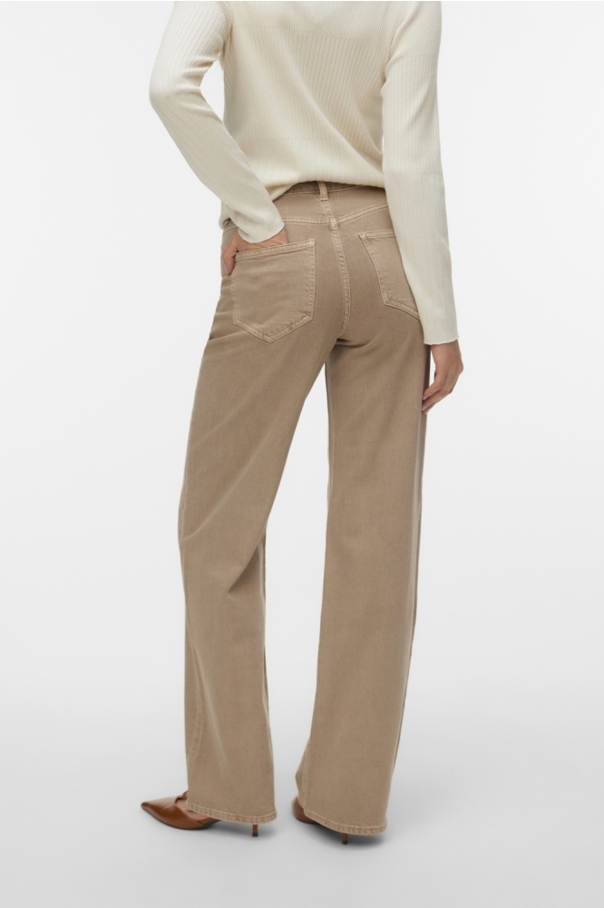 Vero Moda camel dames jeans | Model achteraanzicht