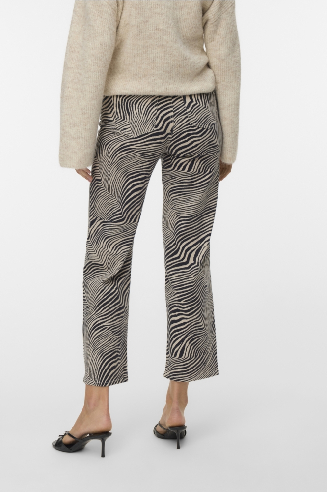 Vero Moda beige dames jeans | Model achteraanzicht