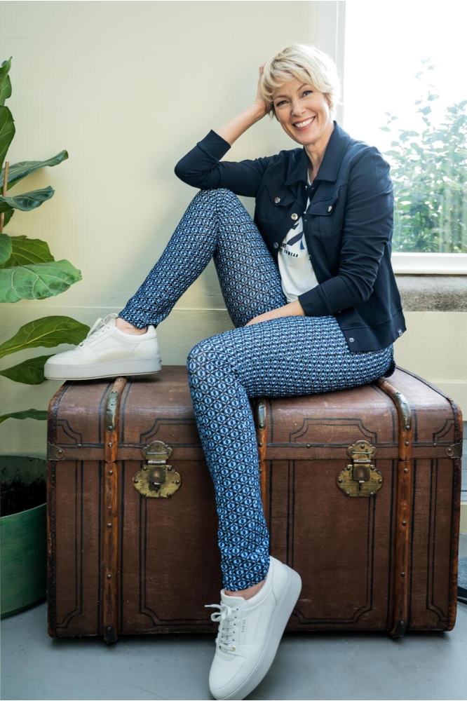 ASTRID PRINTED TRAVEL PANT 231 0008-0015 NAVY BLUE