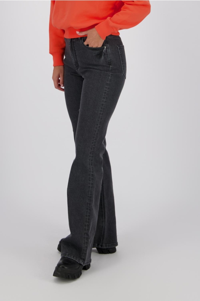 Raizzed zwarte dames jeans | Model vooraanzicht