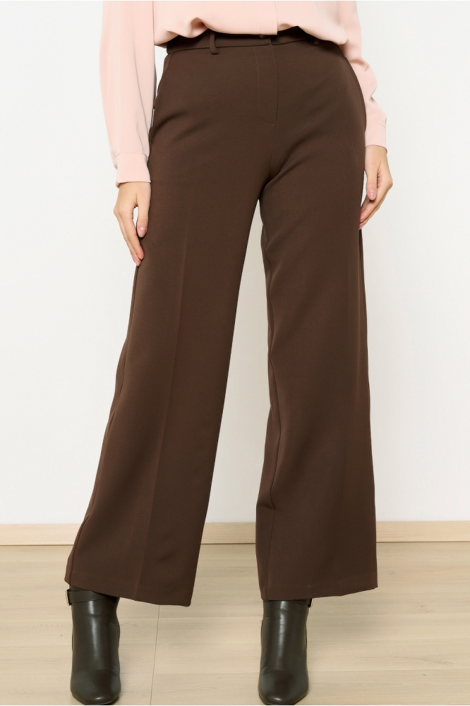 LolaLiza bruine dames broek | Model vooraanzicht