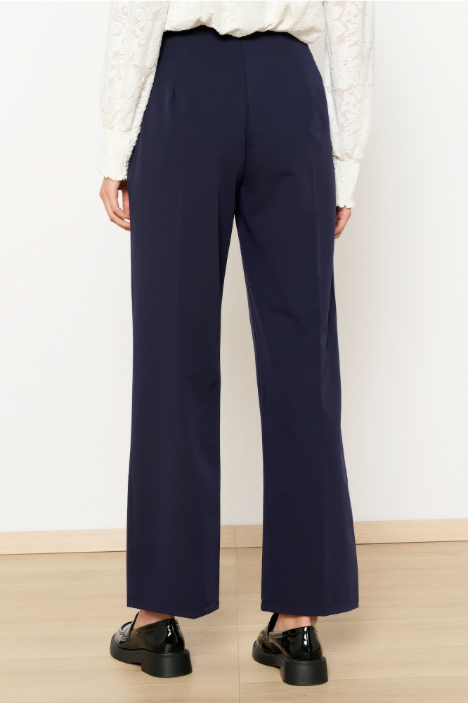 LolaLiza blauwe dames broek | Model achteraanzicht