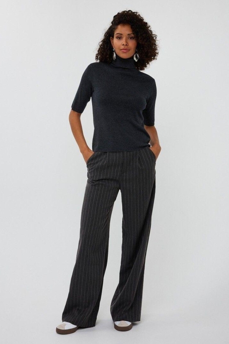 EsQualo grijze dames broek | Model