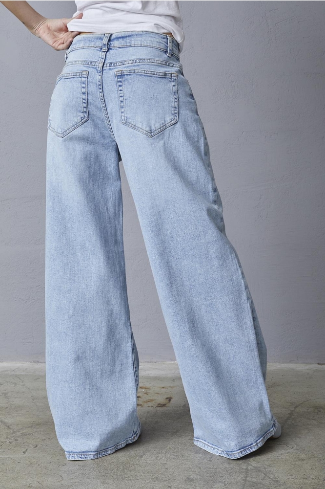 SisterS point blauwe dames jeans | Model achteraanzicht