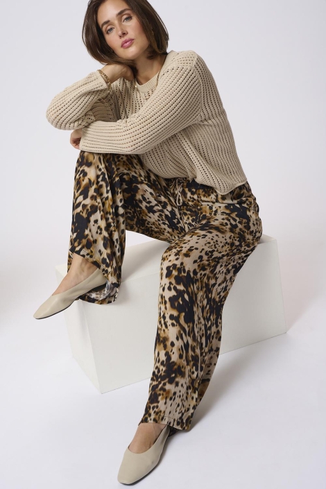 Kaffe beige dames broek | Sfeerbeeld, In situatie