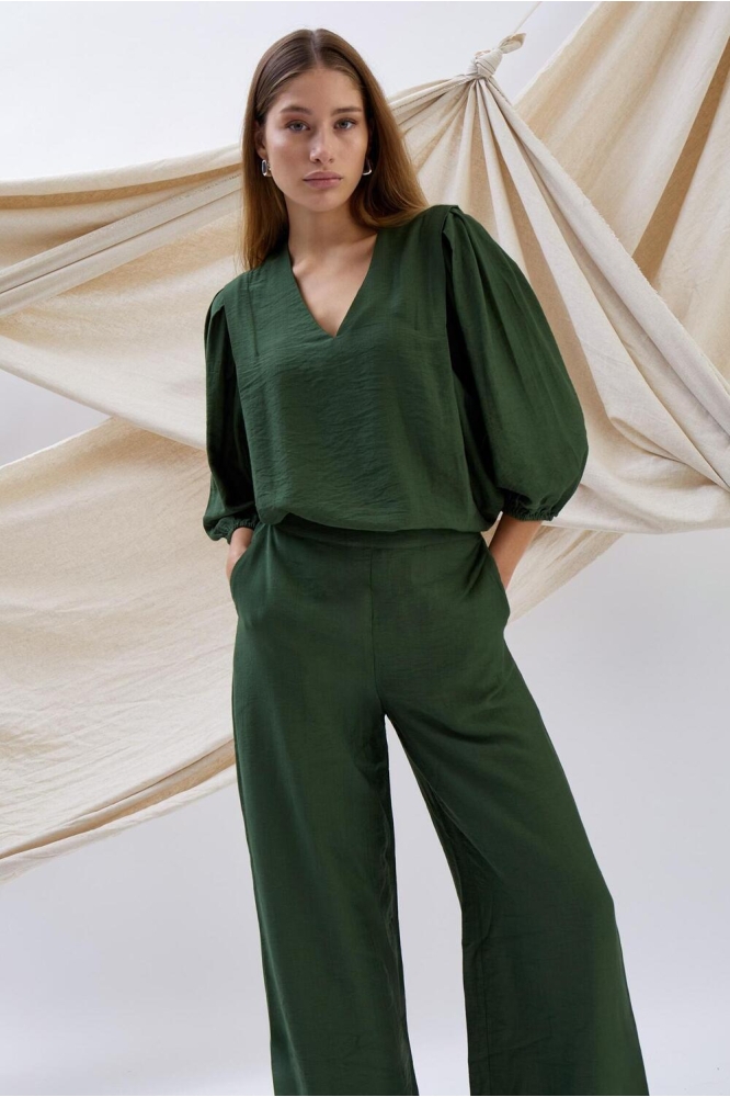 Minus groene dames broek | Model