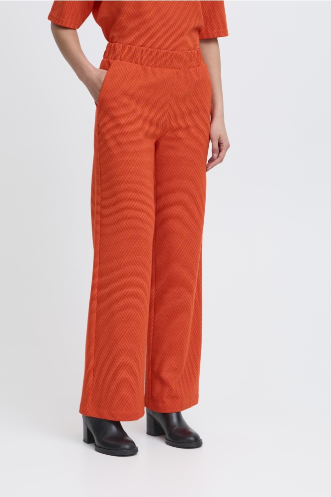 Ichi rode dames broek | Model vooraanzicht