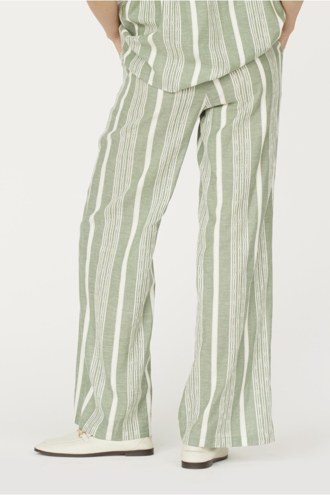 SisterS point groene dames broek | Model achteraanzicht