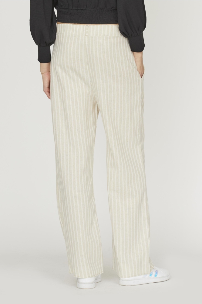 SisterS point beige dames broek | Model achteraanzicht