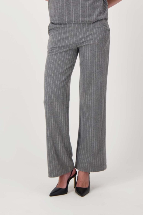 Zusss blauwe dames broek | Model vooraanzicht