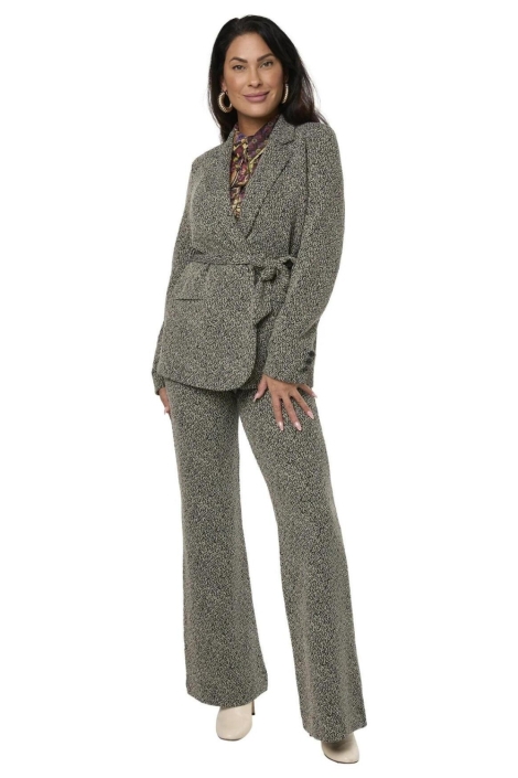 Tessa Koops zwarte dames broek | Model
