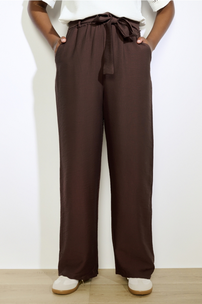 LolaLiza bruine dames broek | Model vooraanzicht