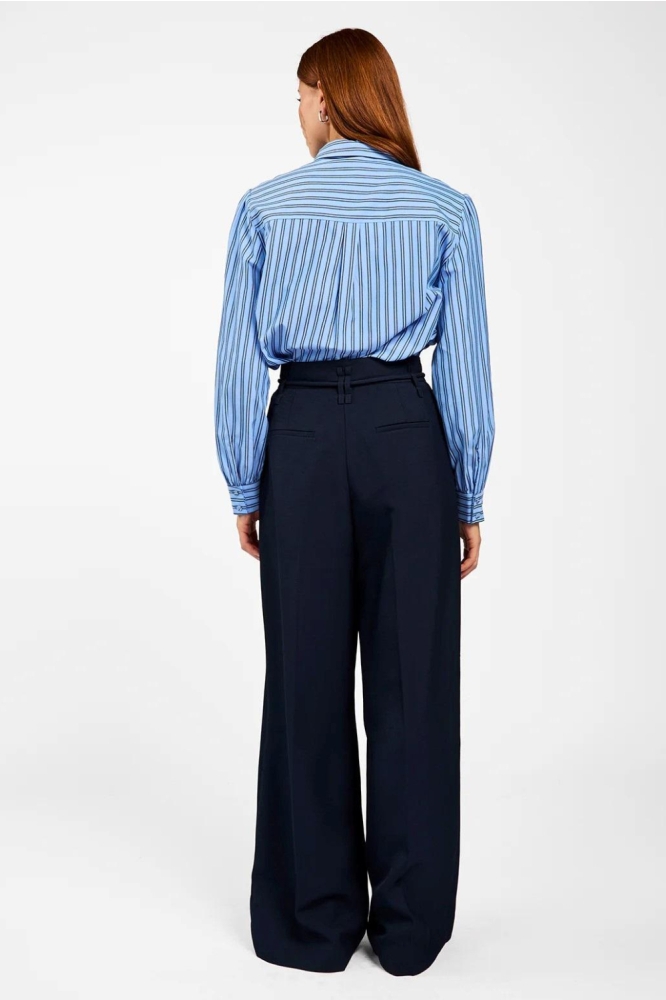 Aaiko blauwe dames broek | Model achteraanzicht