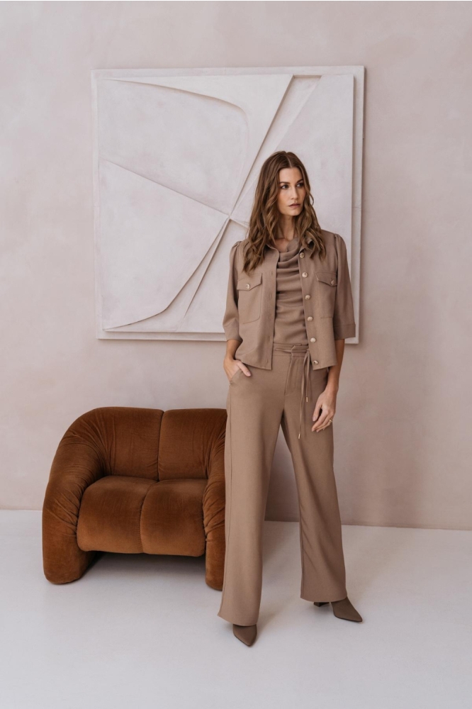Zizo camel dames broek | Model