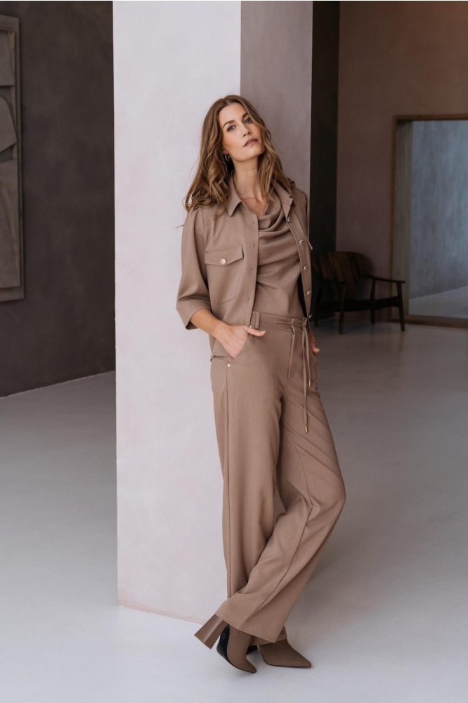 Zizo camel dames broek | Model