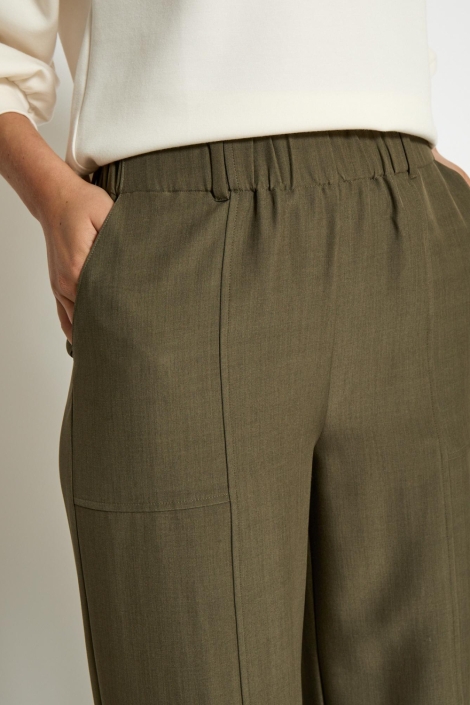 Peppercorn groene dames broek | Close up