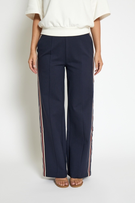 Minus blauwe dames broek | Model vooraanzicht