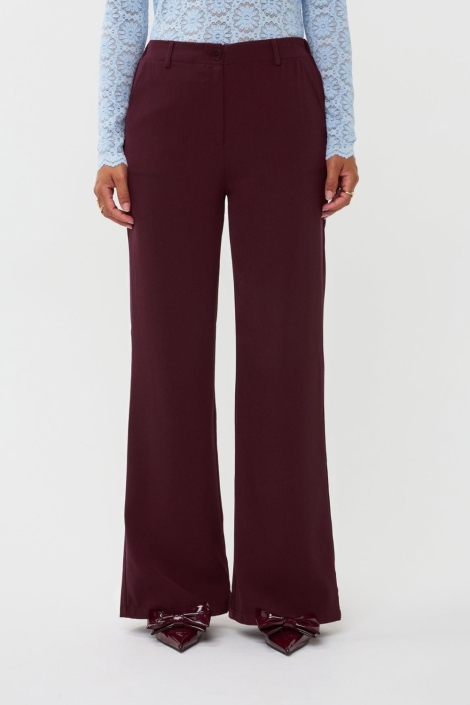 Ydence bordeaux dames broek | Model vooraanzicht