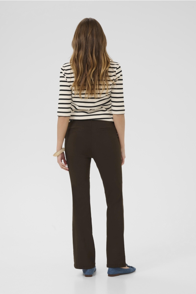 Culture bruine dames broek | Model achteraanzicht