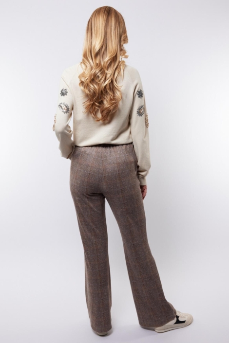 C&S The Label camel dames broek | Model achteraanzicht