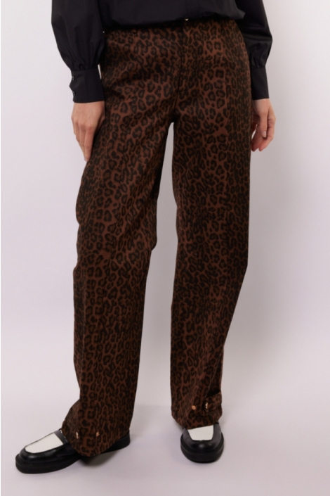 Fluresk bruine dames broek | Model vooraanzicht
