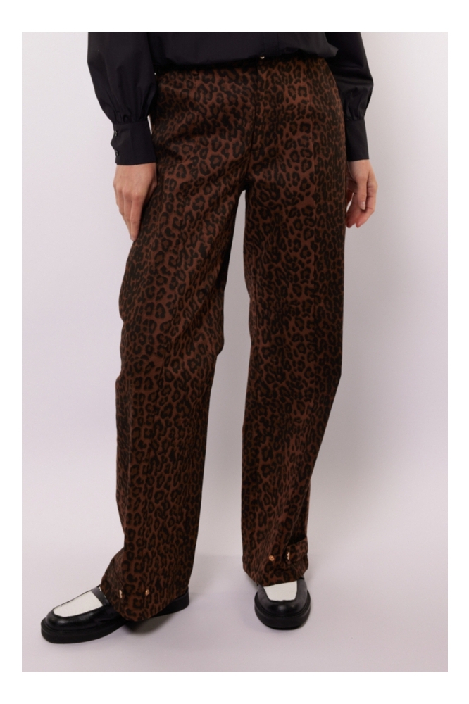 Fluresk bruine dames broek | Model vooraanzicht