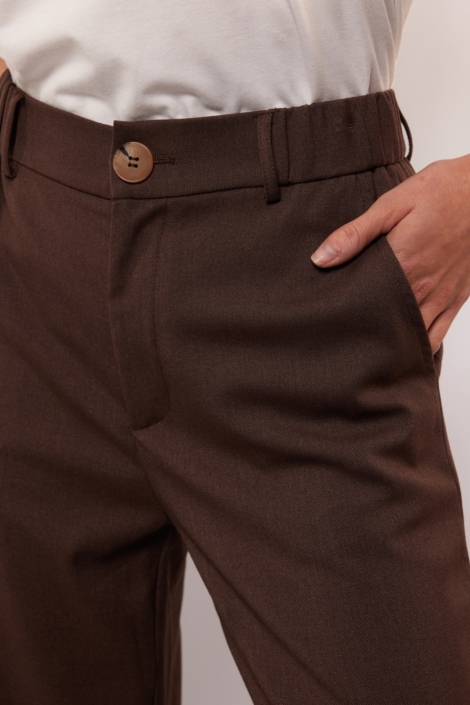 Fluresk bruine dames broek | Close up
