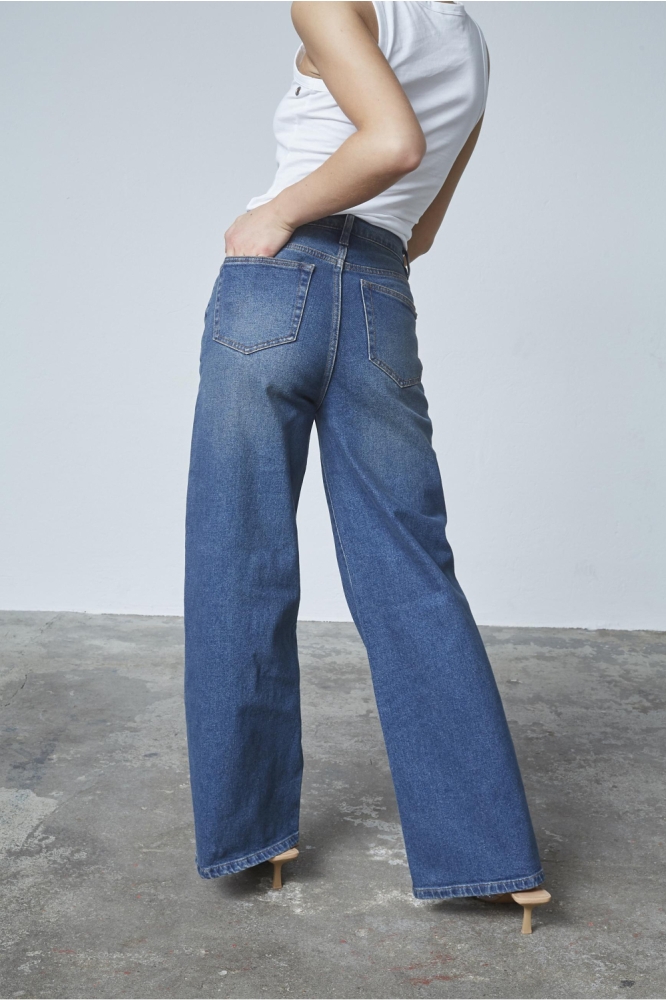 SisterS point blauwe dames jeans | Model achteraanzicht
