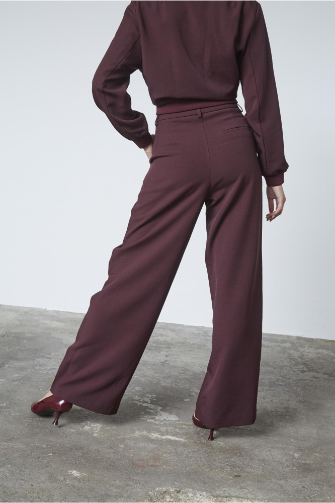 SisterS point bordeaux dames broek | Model achteraanzicht