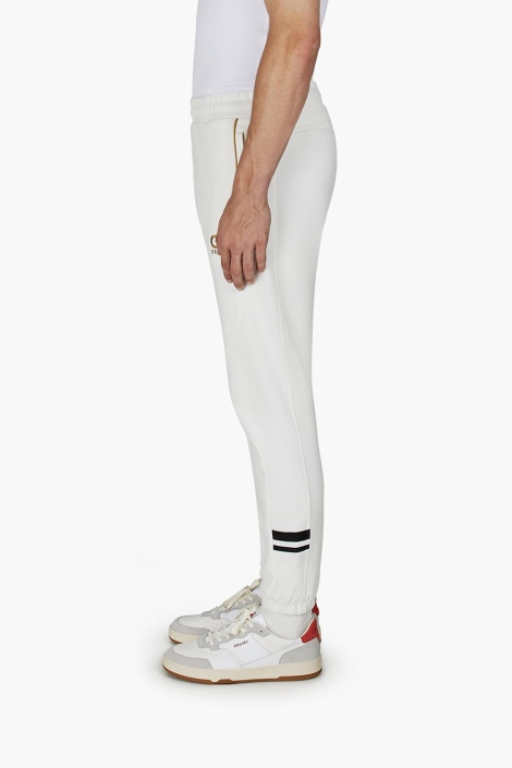 Cruyff ecru heren broek | Model zijaanzicht