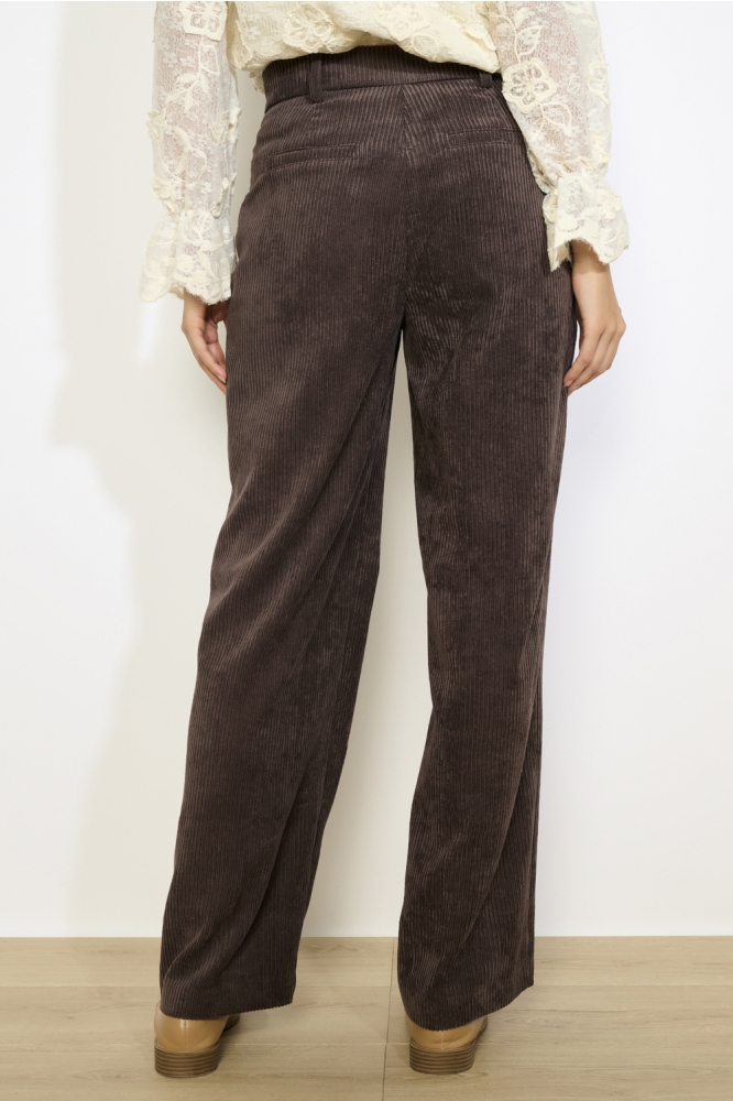 LolaLiza bruine dames broek | Model achteraanzicht