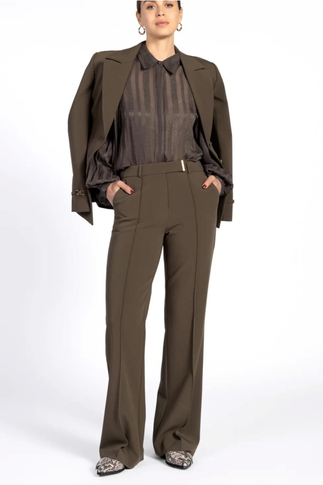 Aaiko groene dames broek | Model