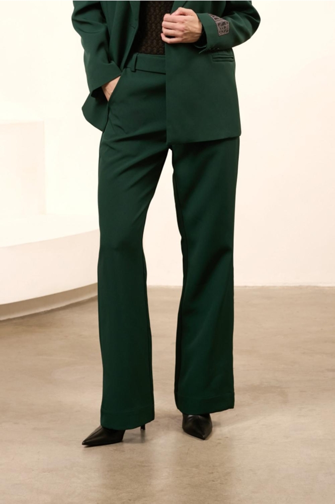 Lofty Manner groene dames broek | Model vooraanzicht