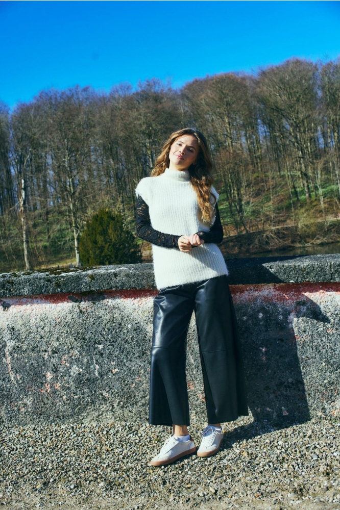 Freequent zwarte dames broek | Sfeerbeeld, In situatie