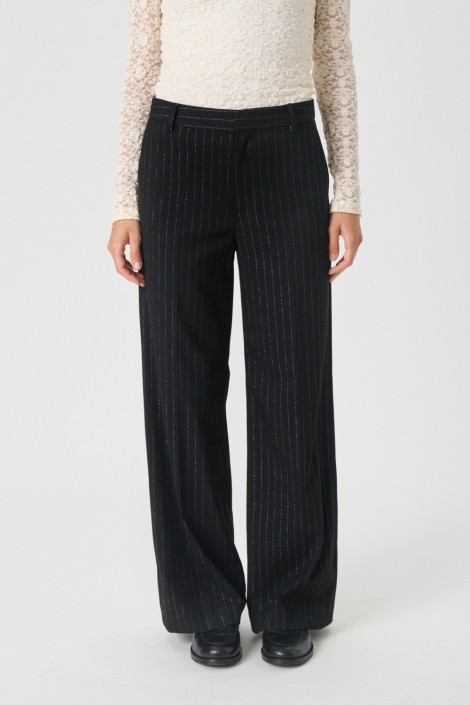 Part Two zwarte dames broek | Model vooraanzicht