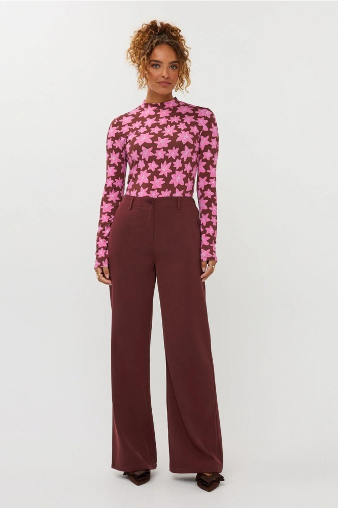 Ydence bruine dames broek | Model