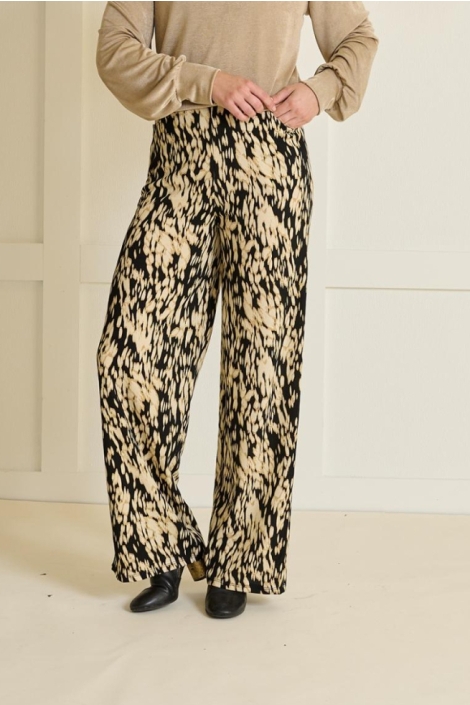 FOS Amsterdam camel dames broek | Model vooraanzicht