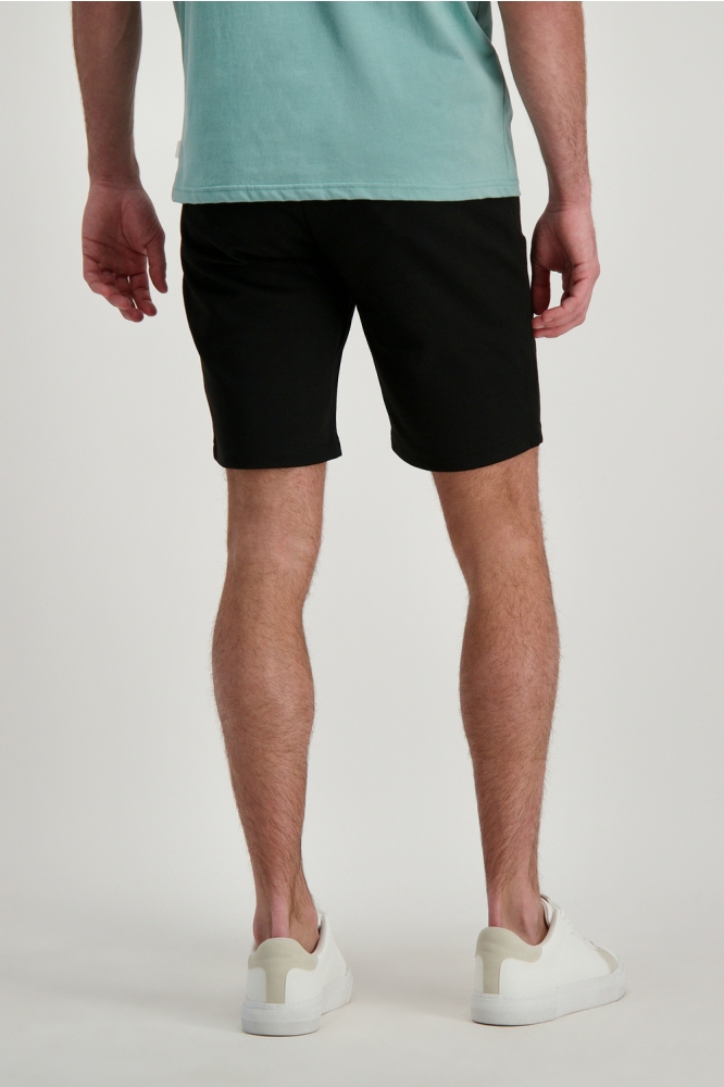 Cars zwarte heren korte broek | Model achteraanzicht