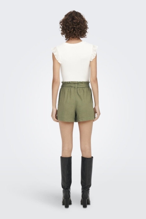 Jacqueline de Yong groene dames korte broek | Model achteraanzicht