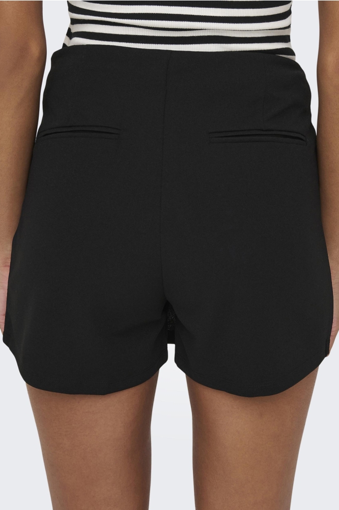 Jacqueline de Yong zwarte dames korte broek | Model achteraanzicht