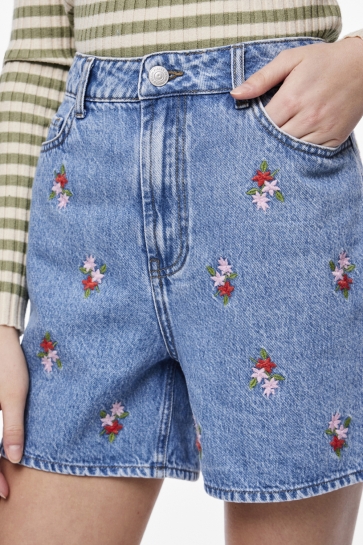 Pieces Broek PCSKY HW EMBROIDERY SHORTS 17148991 Light Blue denim/EMBROIDERY