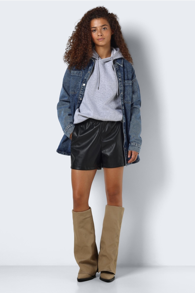 Noisy may zwarte dames korte broek | Model