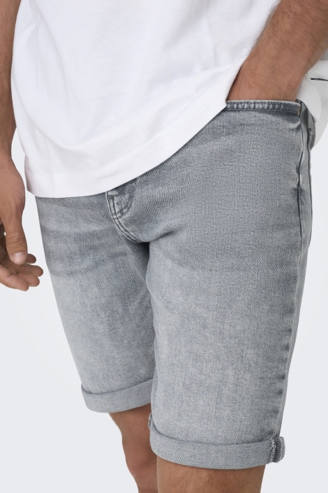 Only & Sons grijze heren korte broek | Model vooraanzicht