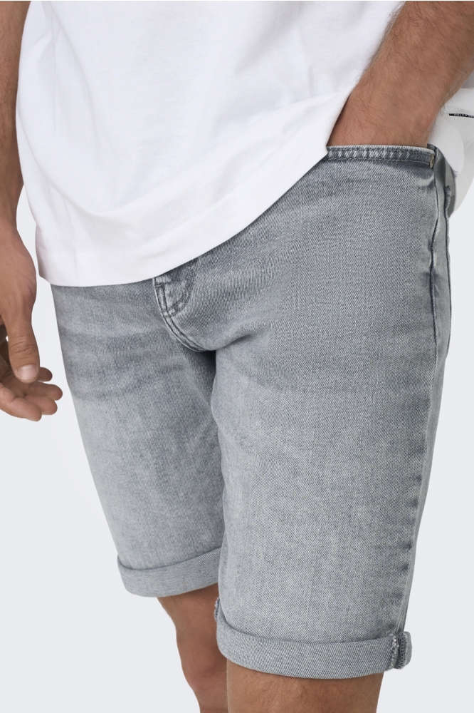 Only & Sons grijze heren korte broek | Model vooraanzicht