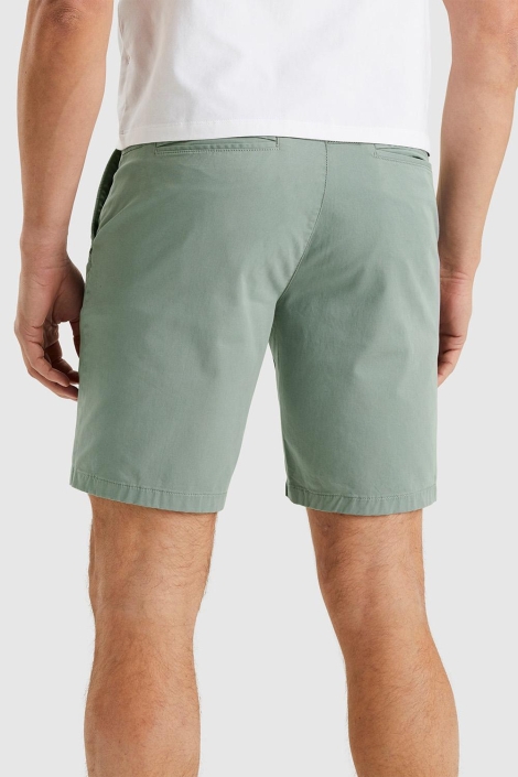 Vanguard groene heren korte broek | Model achteraanzicht